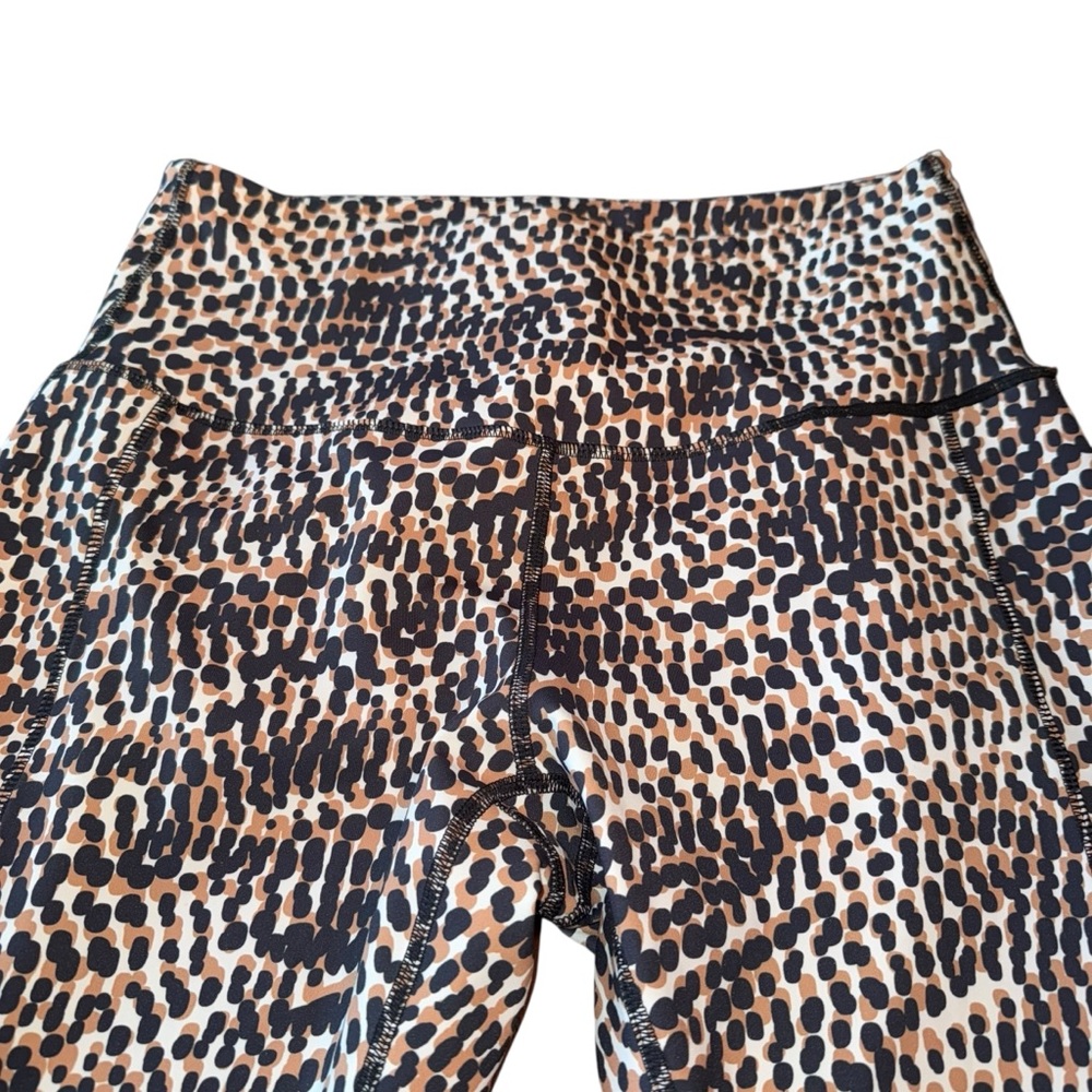 Move Theology Printed Leggings with Scoop Pockets Women's Sz Large NWOT - Picture 3 of 7